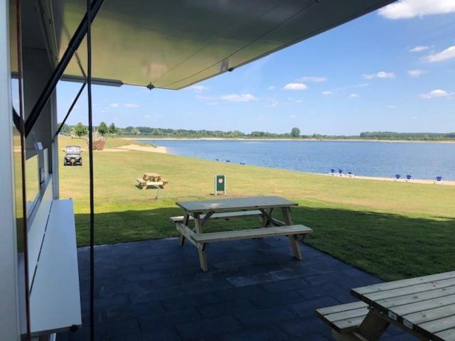 Recreatiepark Jachthaven De Veerstal Lathum - Luxe Chalet 外观 照片