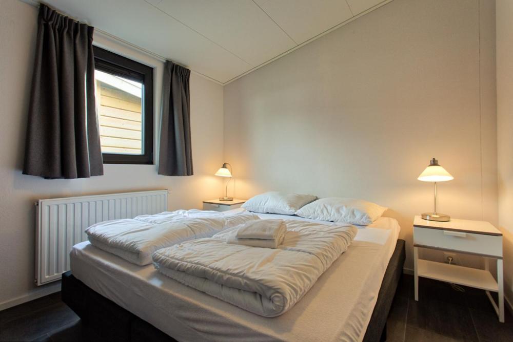 Recreatiepark Jachthaven De Veerstal Lathum - Luxe Chalet 外观 照片