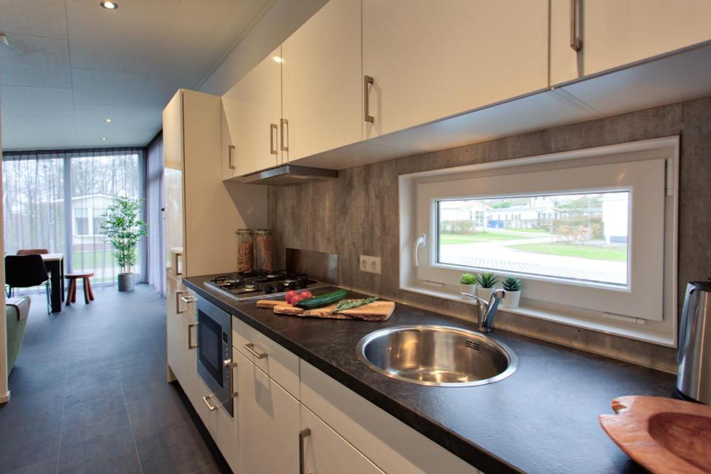 Recreatiepark Jachthaven De Veerstal Lathum - Luxe Chalet 外观 照片