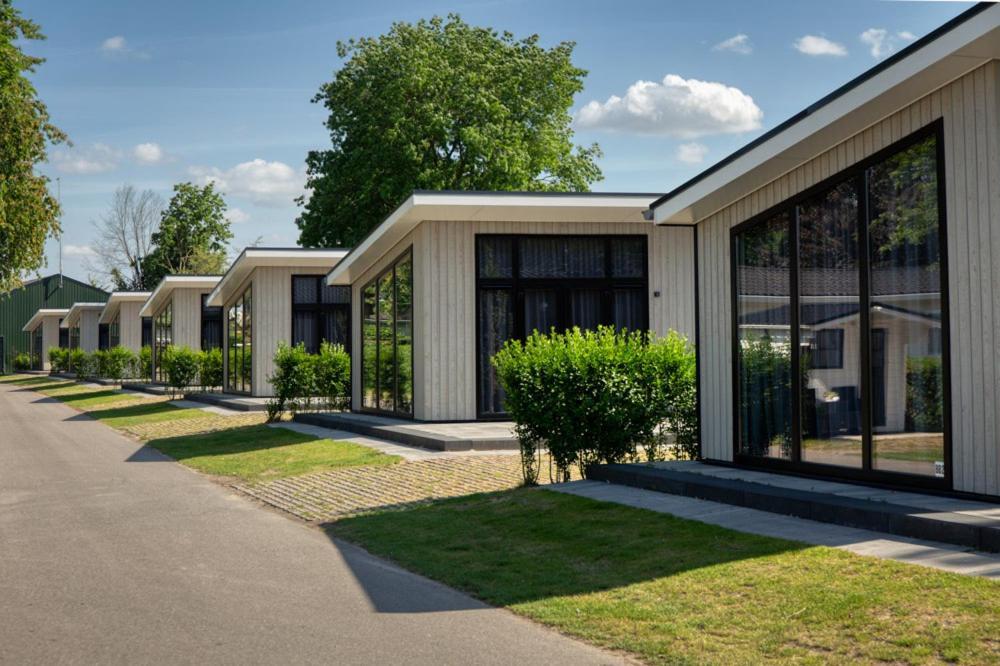 Recreatiepark Jachthaven De Veerstal Lathum - Luxe Chalet 外观 照片