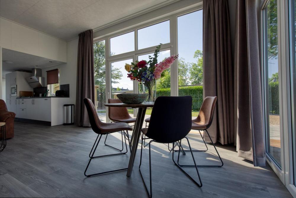 Recreatiepark Jachthaven De Veerstal Lathum - Luxe Chalet 外观 照片