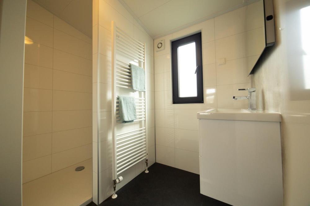 Recreatiepark Jachthaven De Veerstal Lathum - Luxe Chalet 外观 照片