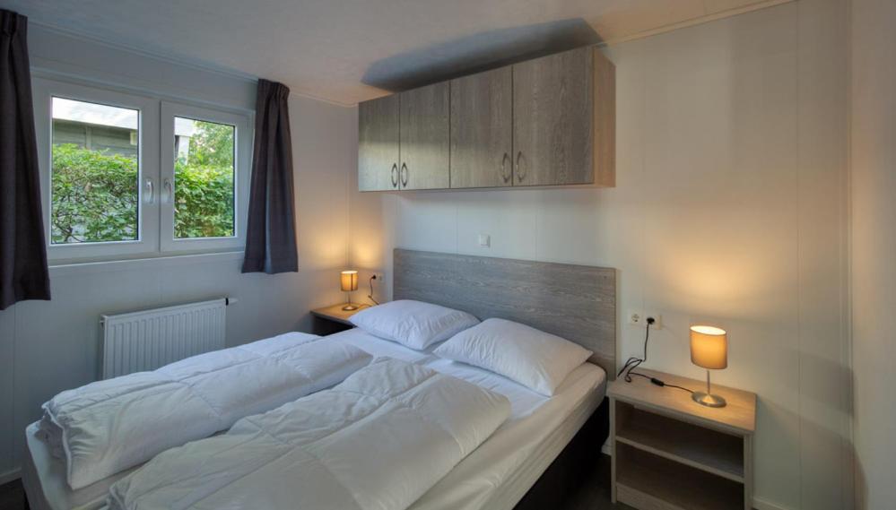 Recreatiepark Jachthaven De Veerstal Lathum - Luxe Chalet 外观 照片