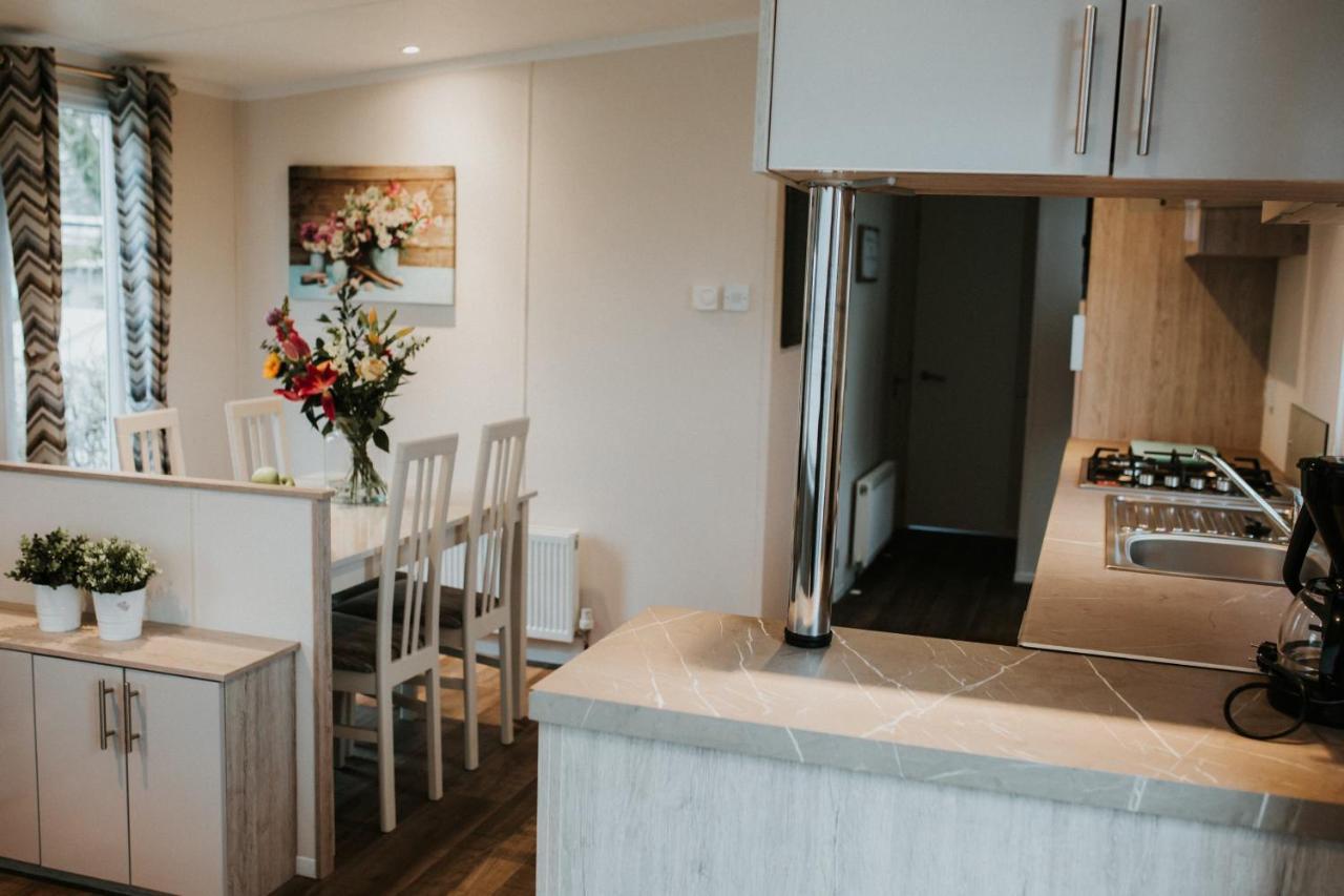 Recreatiepark Jachthaven De Veerstal Lathum - Luxe Chalet 外观 照片