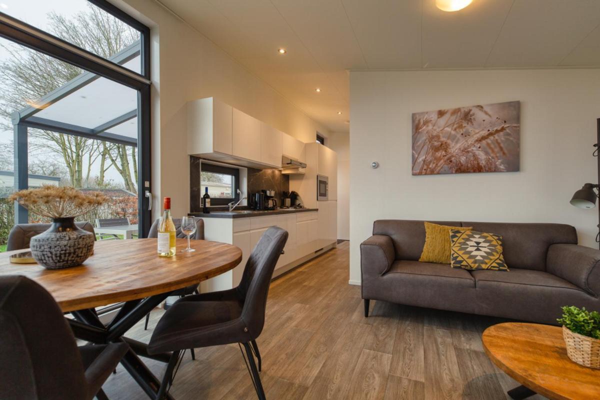 Recreatiepark Jachthaven De Veerstal Lathum - Luxe Chalet 外观 照片